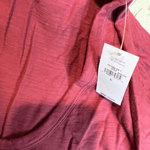 New with Tags Old Navy & Gap Tees T-Shirt V Neck Scoop Neck Shirts - Picture 11 of 12